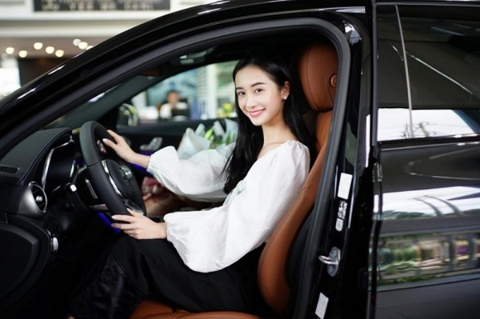Jun Vũ mừng tuổi mới với xe sang gần 2 tỷ đồng