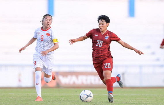 Đội tuyển nữ Việt Nam (áo trắng) xuất sắc đánh bại Thái Lan. Ảnh: VFF