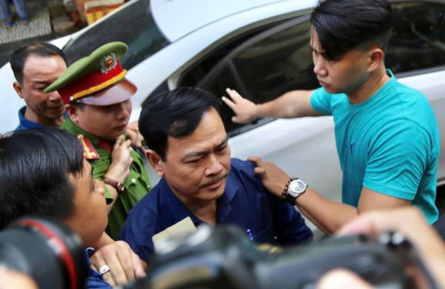 Nguyễn Hữu Linh choáng váng khi bị tuyên 18 tháng tù tội dâm ô bé gái