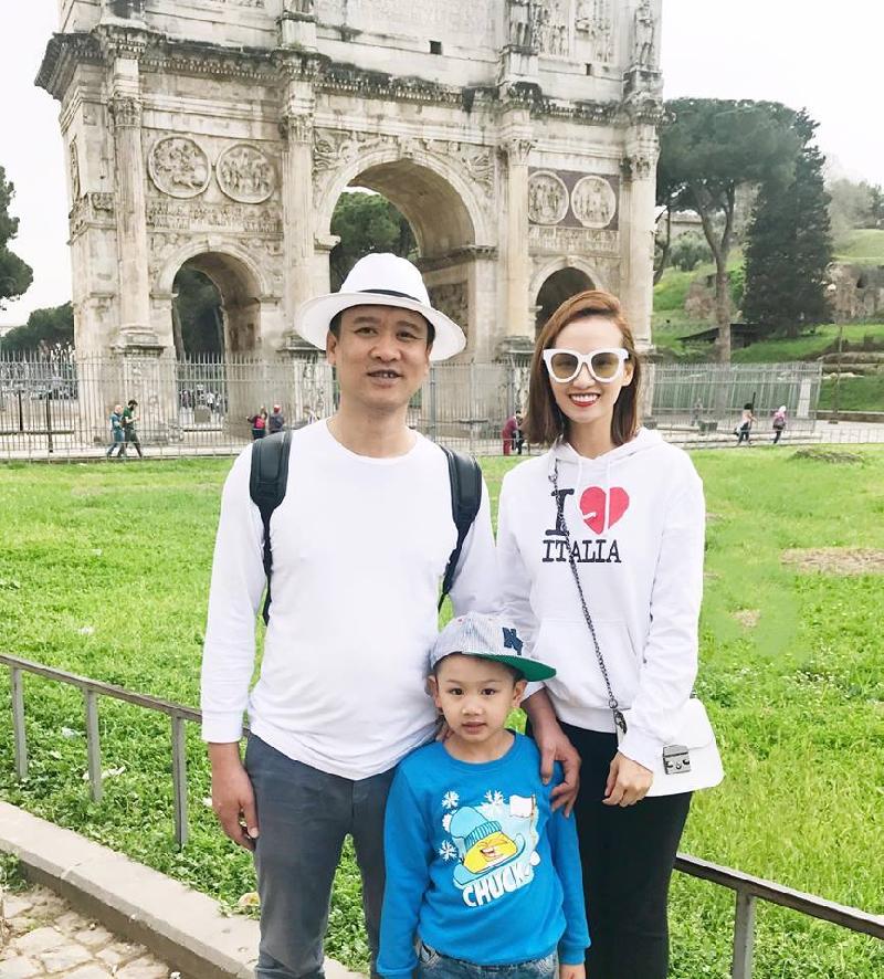 Lã Thanh Huyền cùng chồng đại gia hơn 12 tuổi và con trai trong chuyến du lịch tại Rome, Italy. 