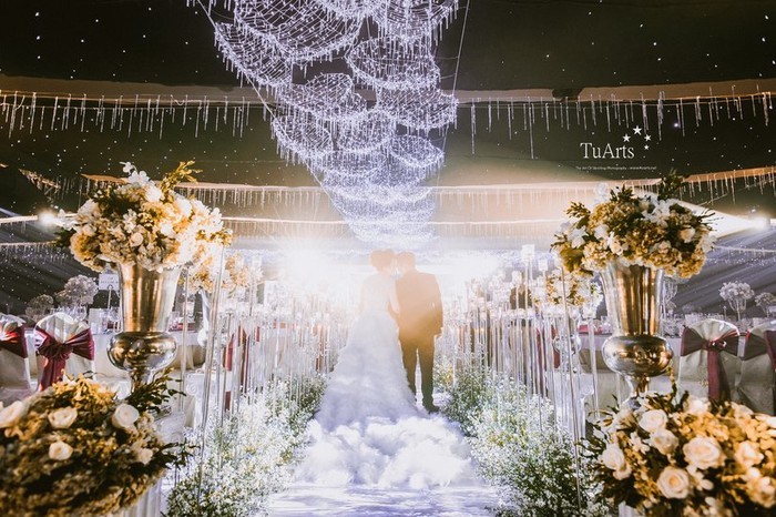 Không gian tiệc cưới tráng lệ của Thu Thủy và chồng doanh nhân năm 2016.